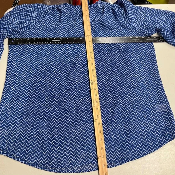 MAURICES Women's Blue White "Chevron Style"Top Blouse Tunic Size Large - Picture 7 of 9